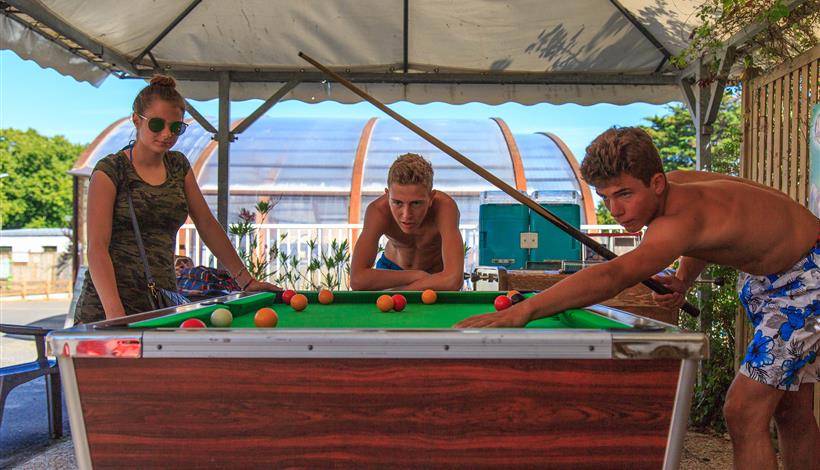 Table de billard au Camping à Mesquer, Camping proche La Baule et Guérande - Camping le Welcome
